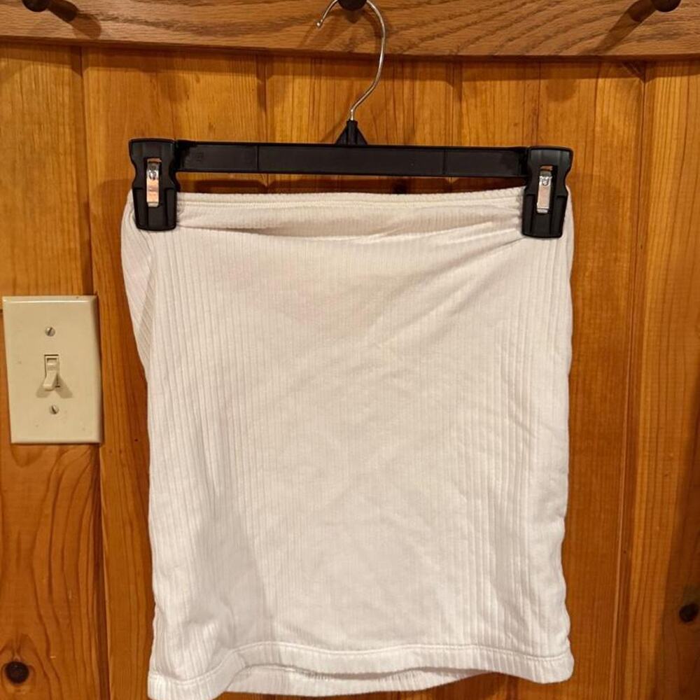 White old navy ribbed tube